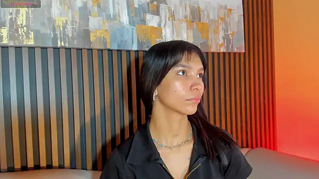 LauraAristizabal online show from 12-18-25, 12:31