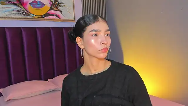 Snapshot of LauraAristizabal chatting on 05-15-26, 11:41 LauraAristizabal online show from 05-15-26, 11:41