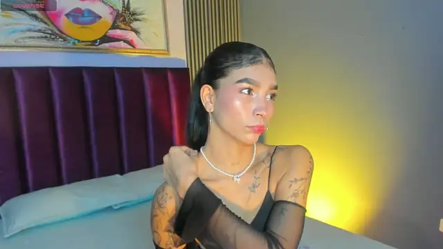 Snapshot of LauraAristizabal chatting on 05-03-26, 11:47 LauraAristizabal online show from 05-03-26, 11:47