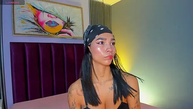 LauraAristizabal online show from 04-04-26, 12:12