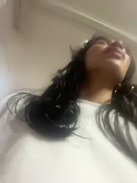 Snapshot of LauraAristizabal chatting on 06-04-26, 11:59 LauraAristizabal online show from 06-04-26, 11:59