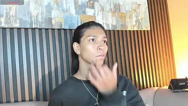 LauraAristizabal online show from 02-15-26, 12:04