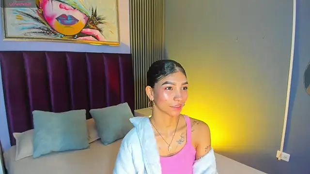 Snapshot of LauraAristizabal chatting on 04-24-26, 12:18 LauraAristizabal online show from 04-24-26, 12:18
