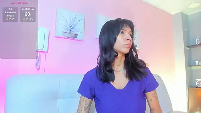 LauraAristizabal online show from 11-12-25, 12:42