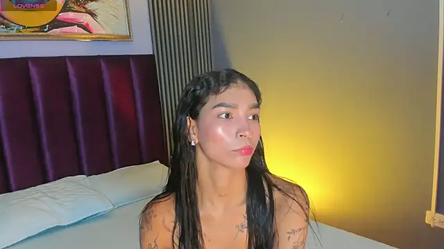 Snapshot of LauraAristizabal chatting on 05-12-26, 11:49 LauraAristizabal online show from 05-12-26, 11:49