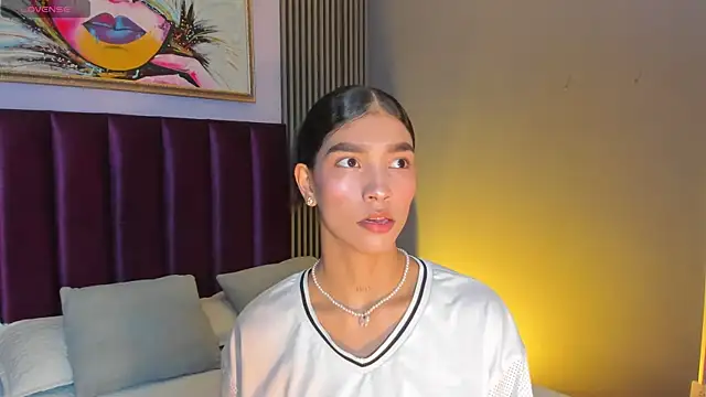 Snapshot of LauraAristizabal chatting on 05-21-26, 11:51 LauraAristizabal online show from 05-21-26, 11:51