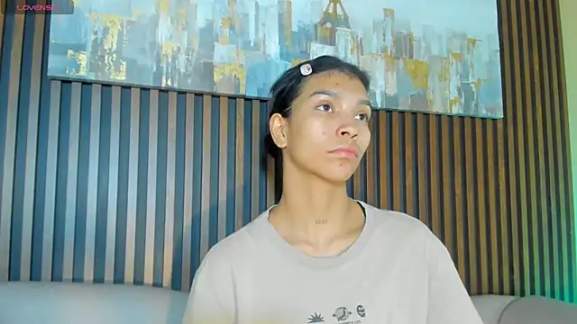 LauraAristizabal online show from 11-22-25, 12:48