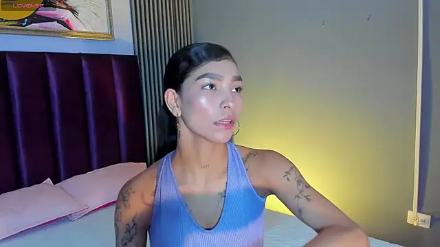 Snapshot of LauraAristizabal chatting on 05-23-26, 11:53 LauraAristizabal online show from 05-23-26, 11:53