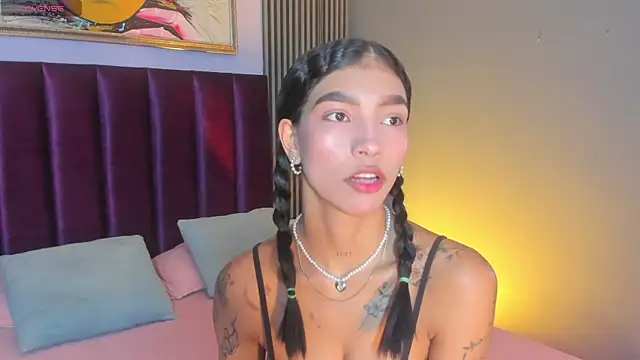 Snapshot of LauraAristizabal chatting on 05-19-26, 11:50 LauraAristizabal online show from 05-19-26, 11:50