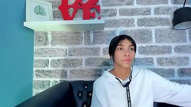 LauraAristizabal online show from 03-03-25, 06:56