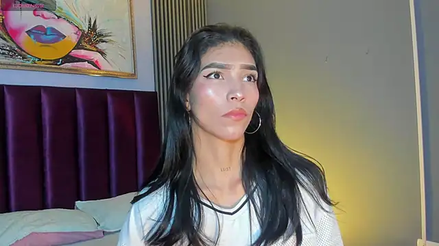 Snapshot of LauraAristizabal chatting on 05-30-26, 12:00 LauraAristizabal online show from 05-30-26, 12:00