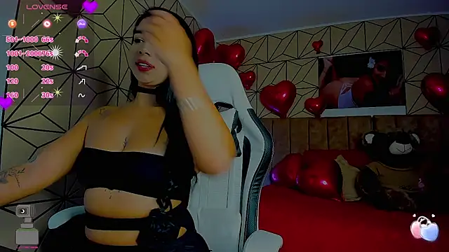 Snapshot of vane_lopez_ chatting on 02-14-26, 10:21 vane lopez online show from 02-14-26, 10:21