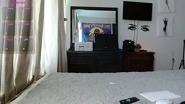 Snapshot of MINI_Petite chatting on 10-12-25, 05:36 MINI Petite online show from 10-12-25, 05:36