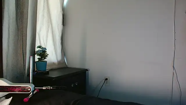 Snapshot of MINI_Petite chatting on 07-26-26, 06:26 MINI Petite online show from 07-26-26, 06:26