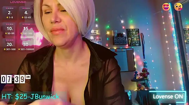 Snapshot of EmmaIsHere chatting on 03-15-25, 01:40 EmmaIsHere online show from 03-15-25, 01:40