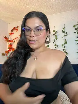 Snapshot of kittylu__ chatting on 06-02-26, 02:11 kittylu online show from 06-02-26, 02:11