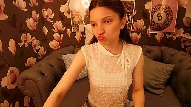 Snapshot of MelaniGrand chatting on 07-10-26, 08:25 MelaniGrand online show from 07-10-26, 08:25