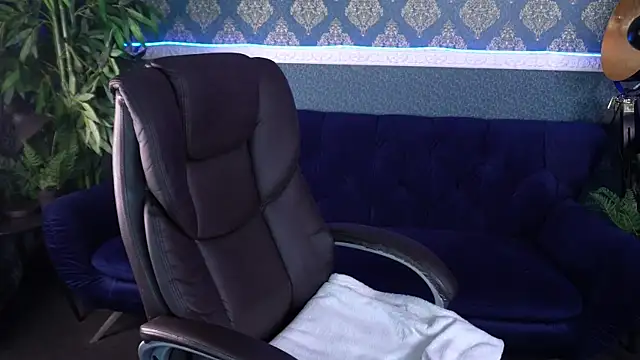 AmellyMilly online show from 10-28-25, 01:32