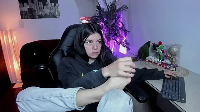 Meghan320 online show from 12-15-25, 11:49