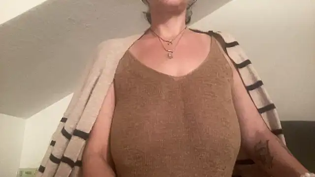 Snapshot of Sexy-Mel chatting on 02-23-26, 06:08 Sexy-Mel online show from 02-23-26, 06:08