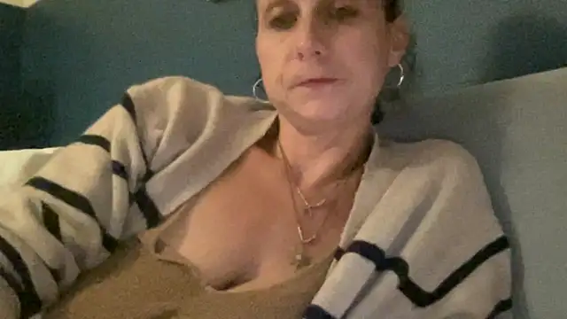 Snapshot of Sexy-Mel chatting on 02-20-26, 05:59 Sexy-Mel online show from 02-20-26, 05:59