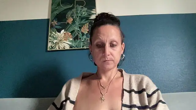 Snapshot of Sexy-Mel chatting on 02-19-26, 12:24 Sexy-Mel online show from 02-19-26, 12:24