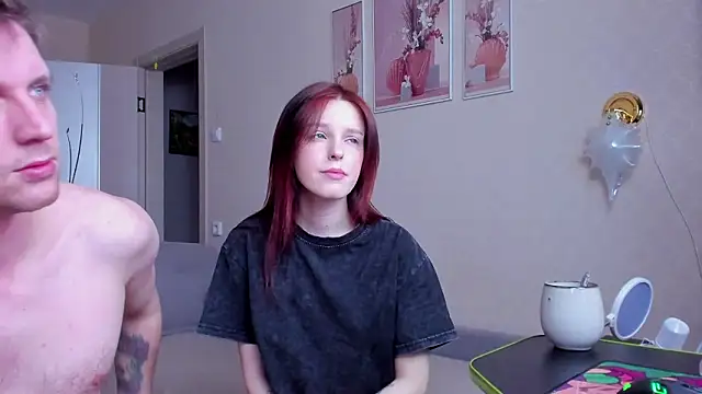 Snapshot of DavidAndSophie chatting on 03-27-26, 08:37 DavidAndSophie online show from 03-27-26, 08:37