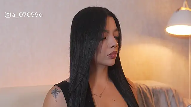 sarah hiill online show from 12-19-25, 12:07