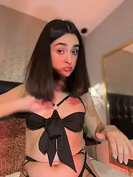 Snapshot of MiahWindsor chatting on 05-23-26, 02:32 MiahWindsor online show from 05-23-26, 02:32