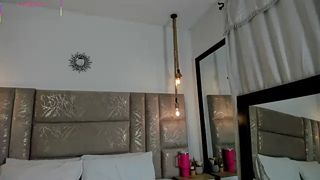 Snapshot of CeliWoods chatting on 05-12-26, 10:54 CeliWoods online show from 05-12-26, 10:54