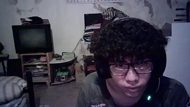Snapshot of Emv2 chatting on 05-06-26, 03:43 Emv2 online show from 05-06-26, 03:43