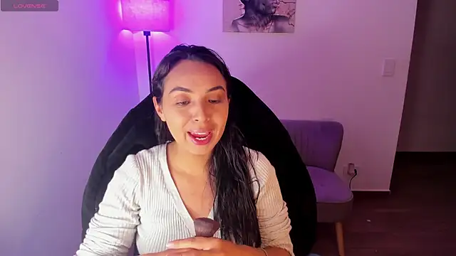 Snapshot of Miss_Nicole chatting on 05-30-26, 01:34 Miss Nicole online show from 05-30-26, 01:34