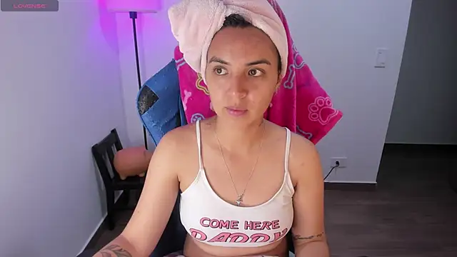 Miss Nicole online show from 10-31-25, 01:35