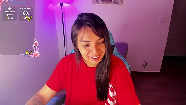Snapshot of Miss_Nicole chatting on 05-17-26, 08:09 Miss Nicole online show from 05-17-26, 08:09