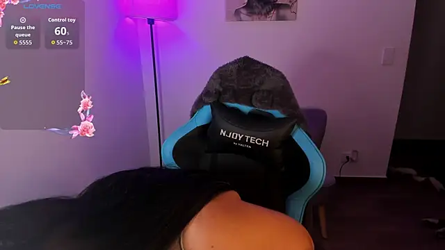 Miss Nicole online show from 04-18-26, 01:19