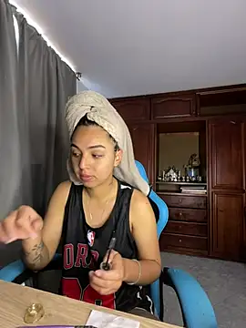 Miss Nicole online show from 06-19-26, 03:18