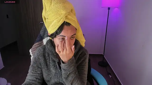 Miss Nicole online show from 11-20-25, 02:12