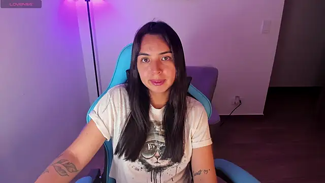 Snapshot of Miss_Nicole chatting on 05-15-26, 01:58 Miss Nicole online show from 05-15-26, 01:58
