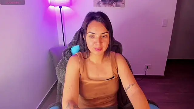 Snapshot of Miss_Nicole chatting on 06-04-26, 01:54 Miss Nicole online show from 06-04-26, 01:54