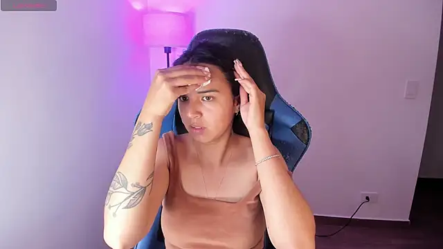 Miss Nicole online show from 10-29-25, 01:26