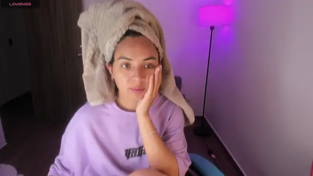 Miss Nicole online show from 12-17-25, 07:19