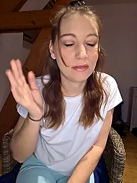 Snapshot of XLisaxx chatting on 02-21-26, 06:04 XLisaxx online show from 02-21-26, 06:04