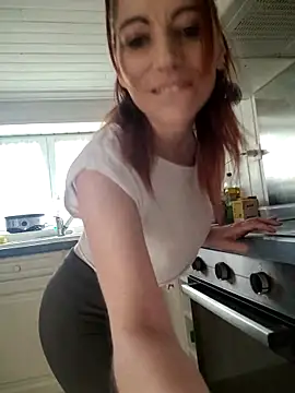 Snapshot of XLisaxx chatting on 03-12-25, 04:35 XLisaxx online show from 03-12-25, 04:35