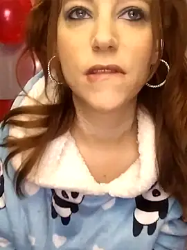 Snapshot of XLisaxx chatting on 02-12-26, 10:15 XLisaxx online show from 02-12-26, 10:15