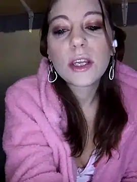 Snapshot of XLisaxx chatting on 02-14-26, 05:40 XLisaxx online show from 02-14-26, 05:40