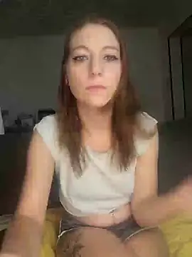 Snapshot of XLisaxx chatting on 09-13-25, 04:01 XLisaxx online show from 09-13-25, 04:01