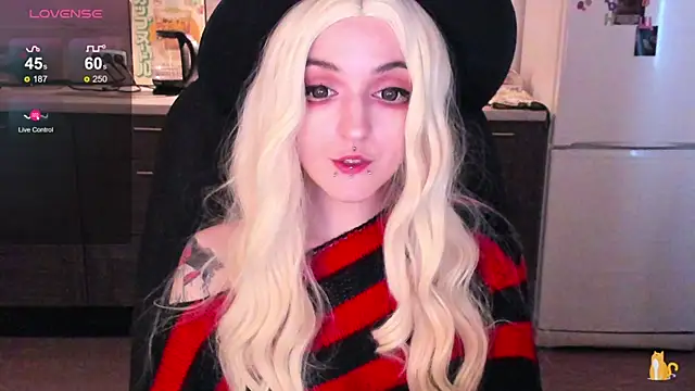 Snapshot of spticc chatting on 10-28-25, 07:51 spticc online show from 10-28-25, 07:51