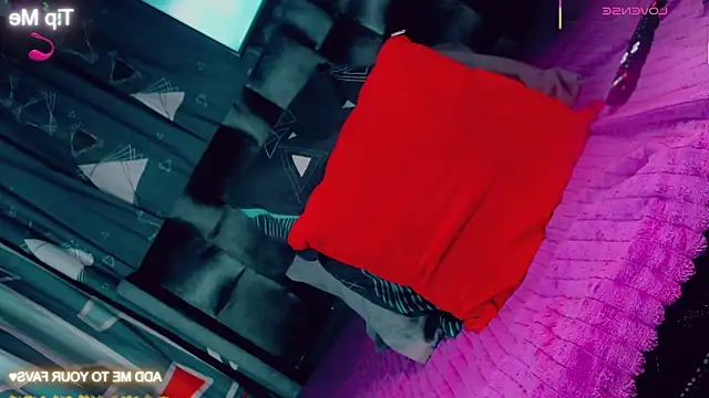 Snapshot of CharlotteBigCock chatting on 01-16-26, 02:21 CharlotteBigCock online show from 01-16-26, 02:21