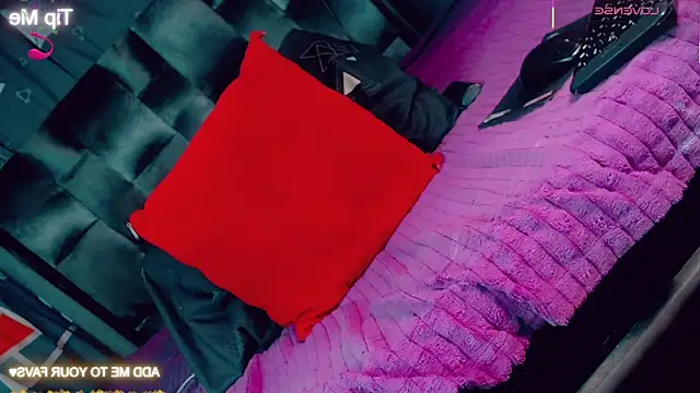 Snapshot of CharlotteBigCock chatting on 02-07-26, 02:14 CharlotteBigCock online show from 02-07-26, 02:14