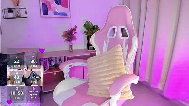 Misslaurenn online show from 12-17-25, 11:32